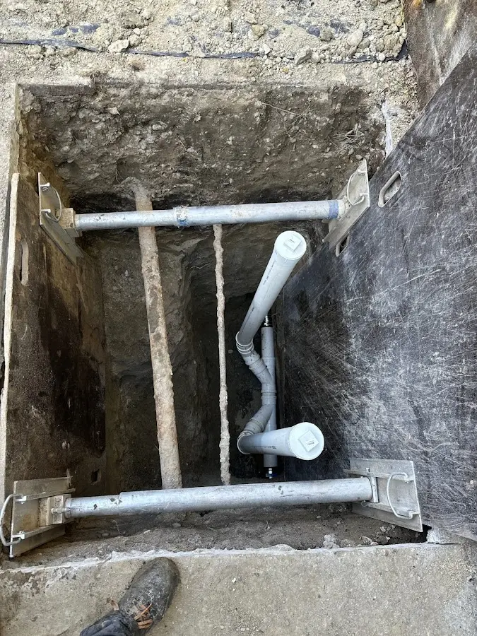 Experienced plumber completing Drain Cleaning work in Weisenberg
